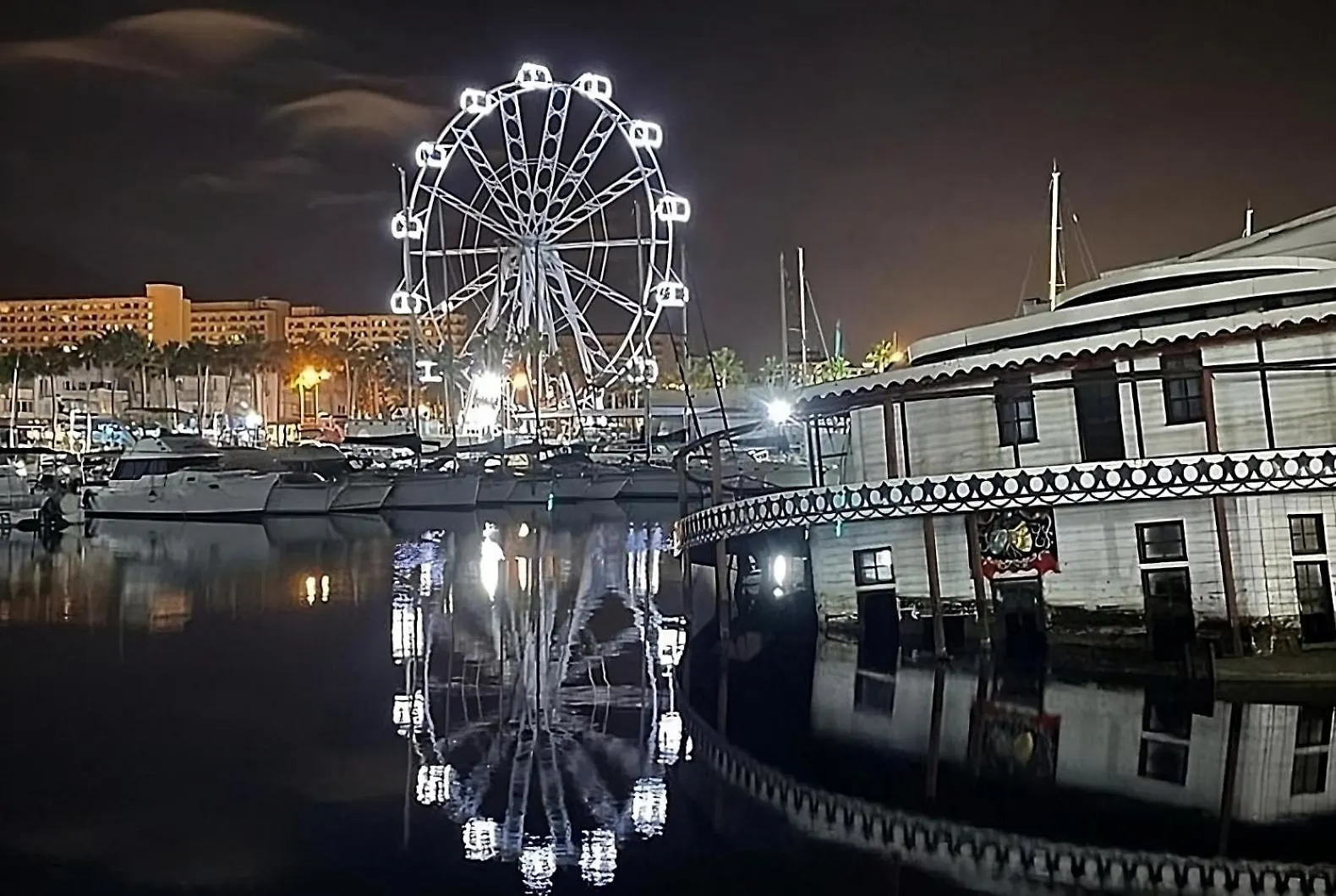Acuario Moderno Estudio Vistas Al Mar بينالماذينا